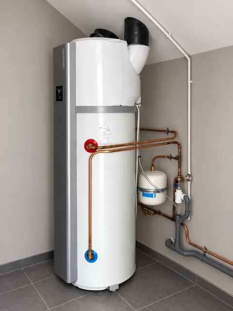 Installation chauffe-eau thermodynamique à La Mure, Isère